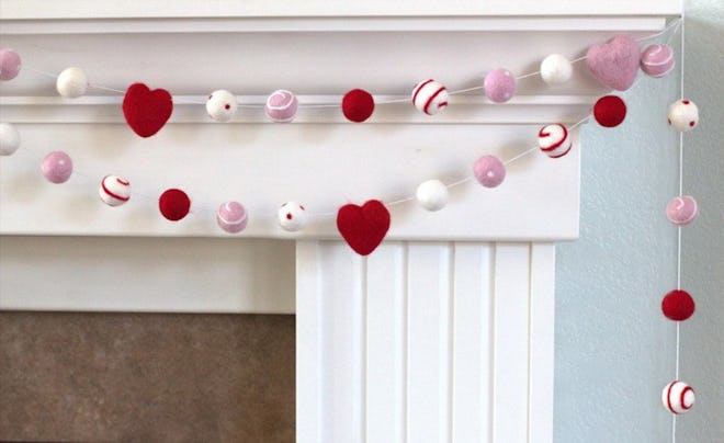 This felt garland is a fun Valentine's Day decoration.