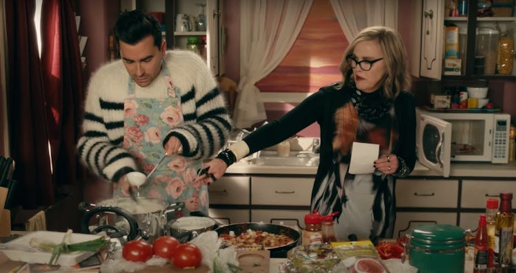 David and Moira rose make enchiladas like fans can now make "fold in the cheese" towels with the 'Sc...