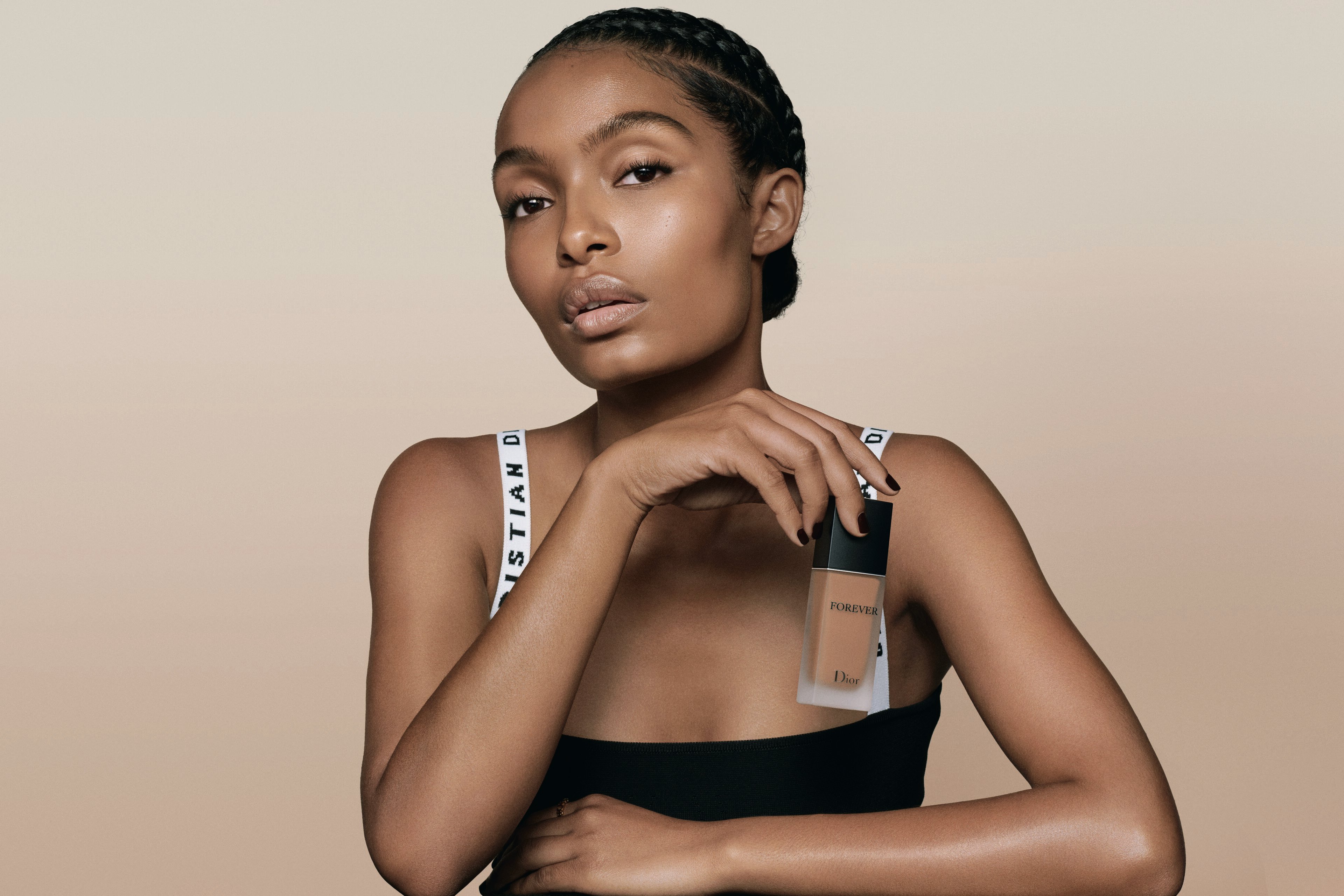Yara Shahidi Just Proved That Two Bags Are Better Than One  Glamour