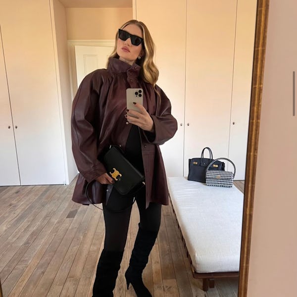 Rosie Huntington-Whiteley wearing Bumpsuit's maternity leggings in her Instagram post. 