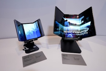 Samsung's Flex G concept in two sizes.