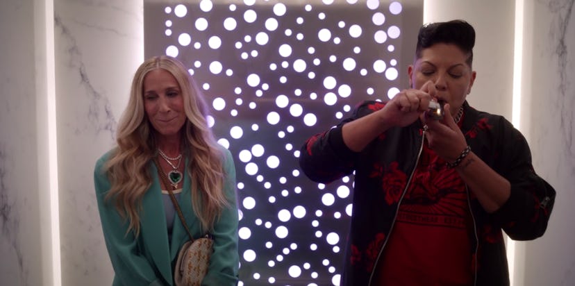Sarah Jessica Parker as Carrie Bradshaw and Sara Ramirez as Che Diaz in 'And Just Like That' (2021)....