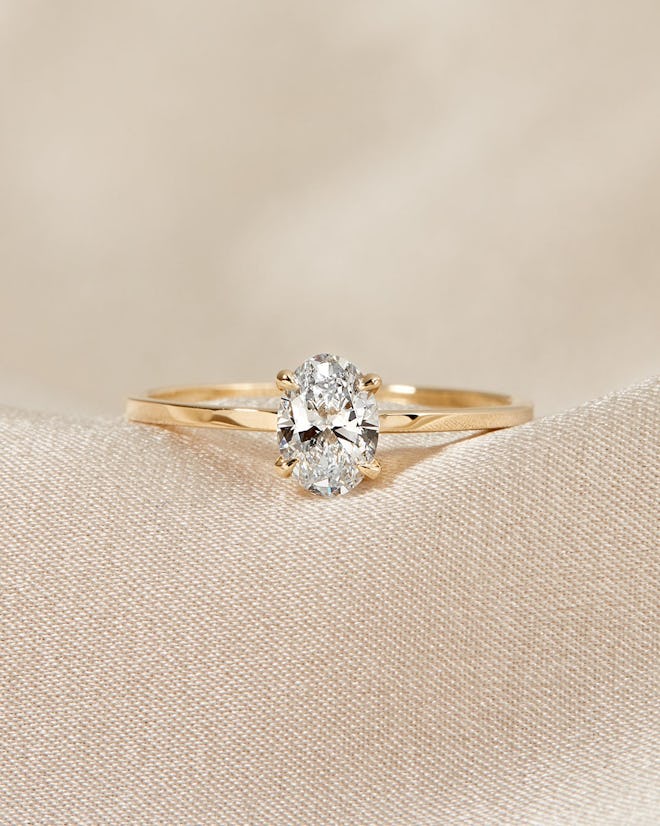 The Baby Stella Ring, Oval