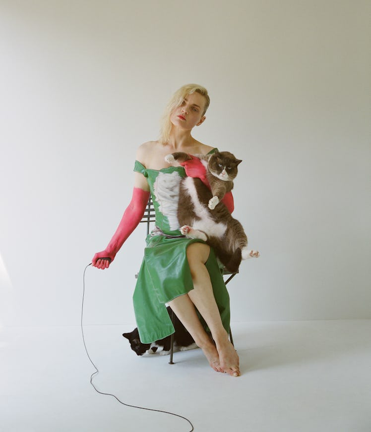 Guinevere van Seenus wears a Yuhan Wang dress.