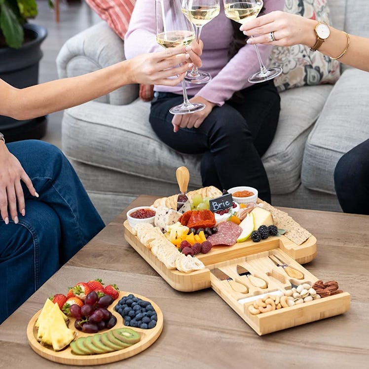 SMIRLY Bamboo Cheese Board and Knife Set