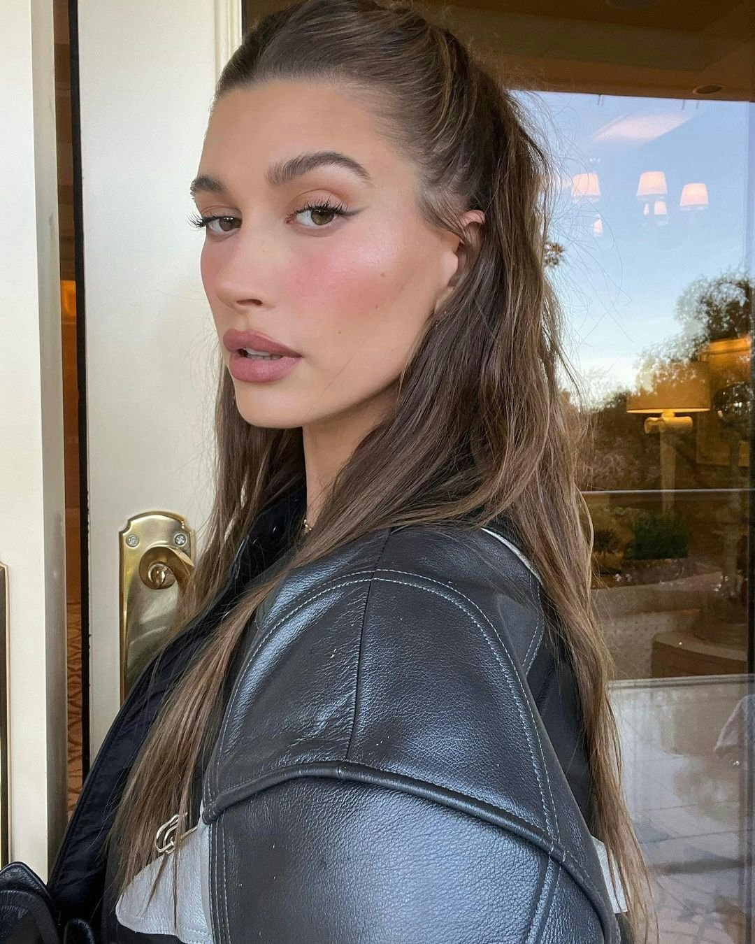 Hailey Bieber’s Leather Jacket Looks Offer So Much Outfit Inspiration ...