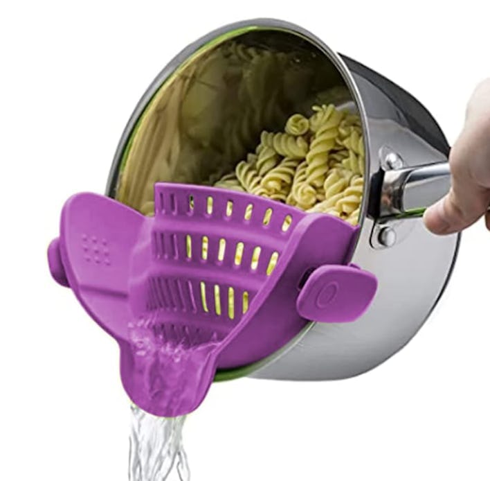 Kitchen Gizmo Snap N Strain Pot Strainer