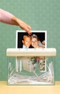婚礼当天的夫妻照片因离婚而被撕成碎片