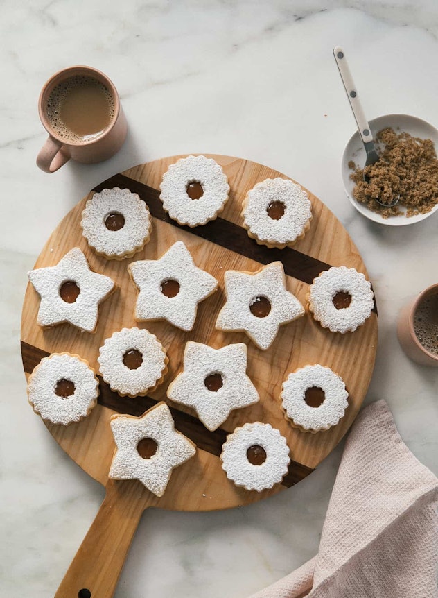 A delicious thanksgiving cookie recipe: Salted Caramel Linzer Cookies