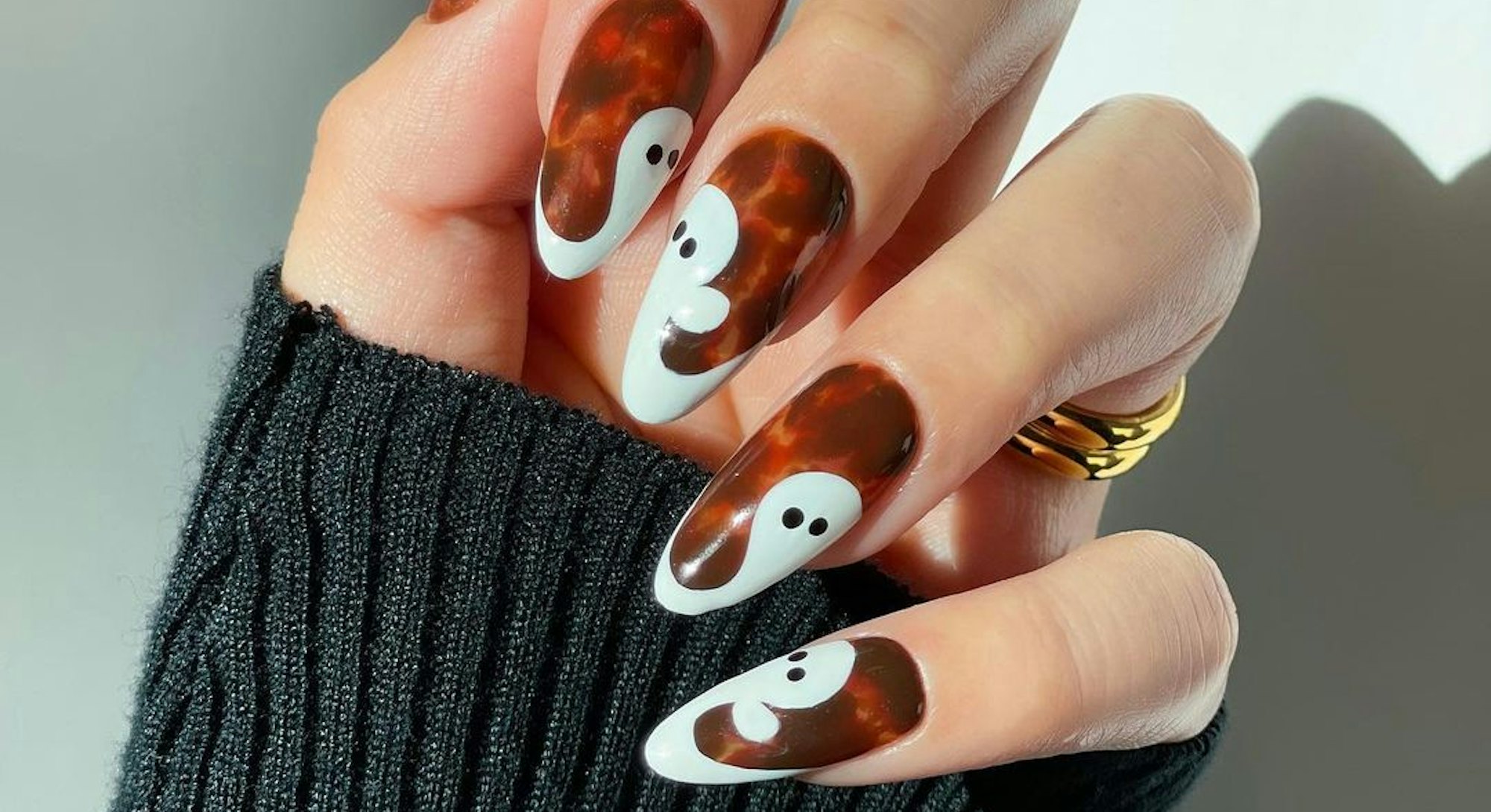 White ghosts with a tortoiseshell print are the classy way to do Halloween nails. Here are more cute...
