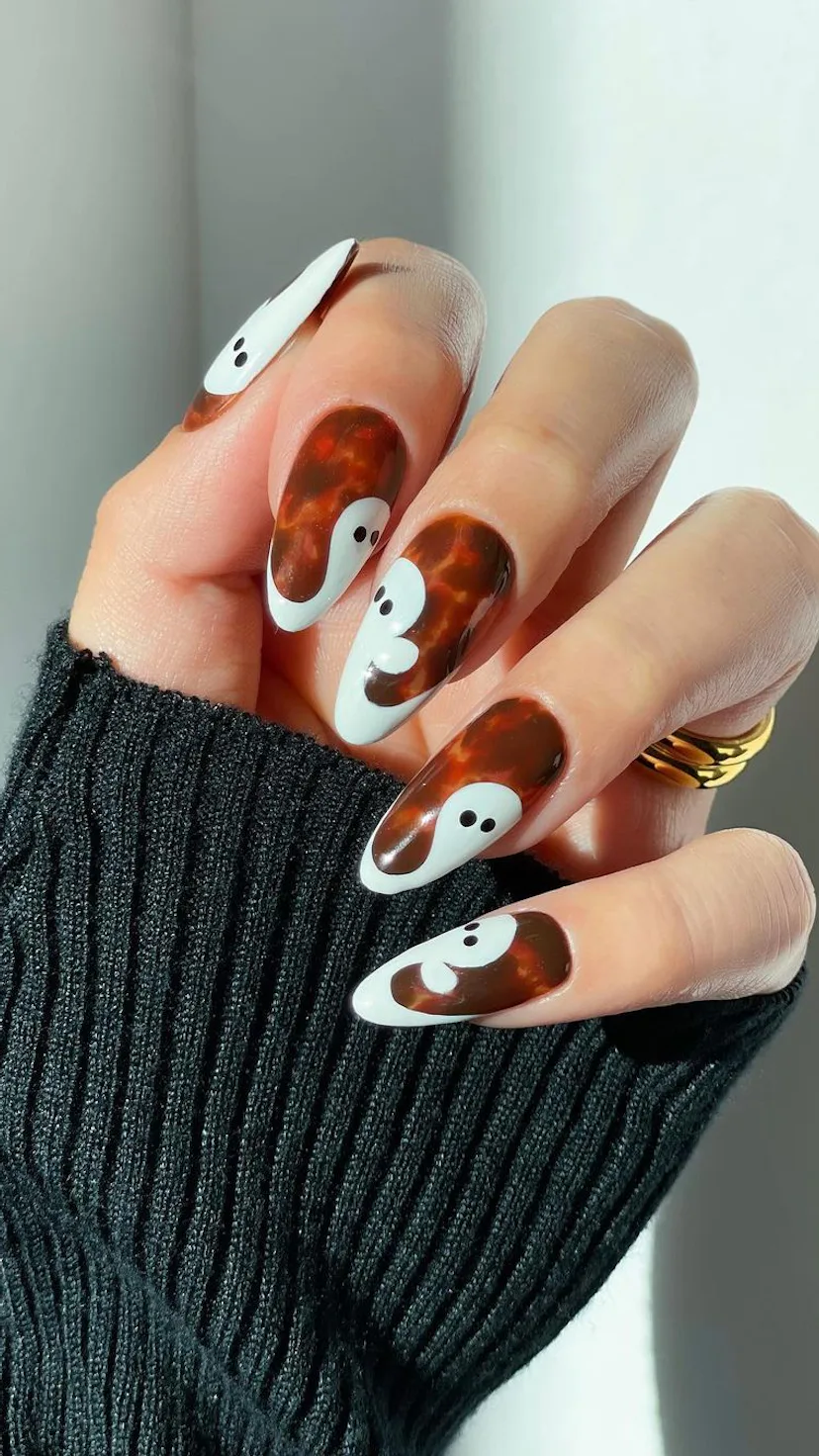 White ghosts with a tortoiseshell print are the classy way to do Halloween nails. Here are more cute...