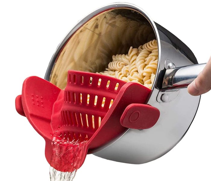 Kitchen Gizmo Pot Strainer