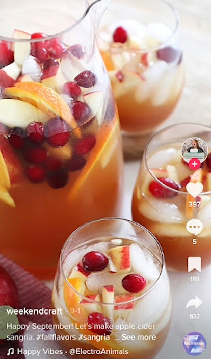 This apple cider sangria is a fall cocktail recipe from TikTok.