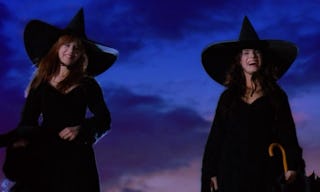 Sanda Bullock And Nicole Kidman In Practical Magic