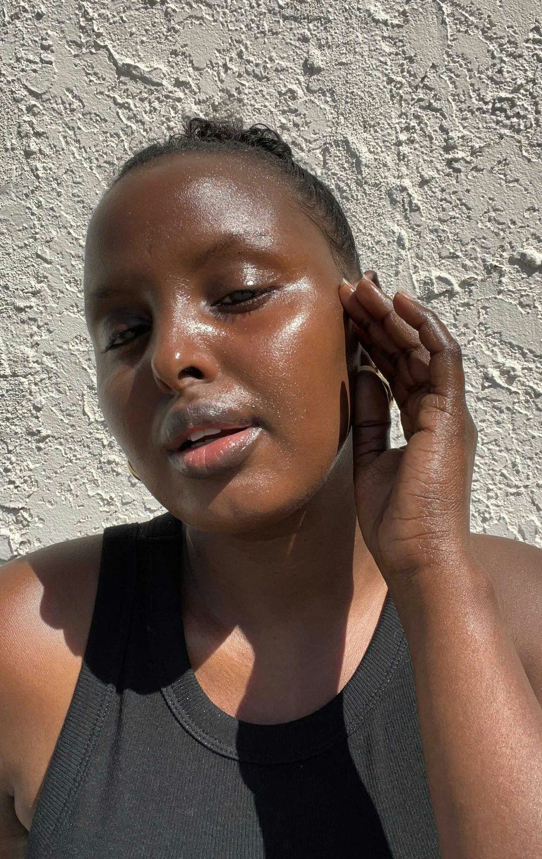 Your guide to the dry cleansing skin care hack.