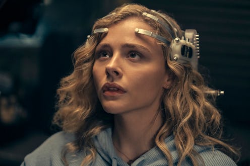 Chloë Grace Moretz as Flynne Fisher