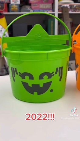Do McDonald's Halloween 2022 Pails have lids? The buckets are unique.