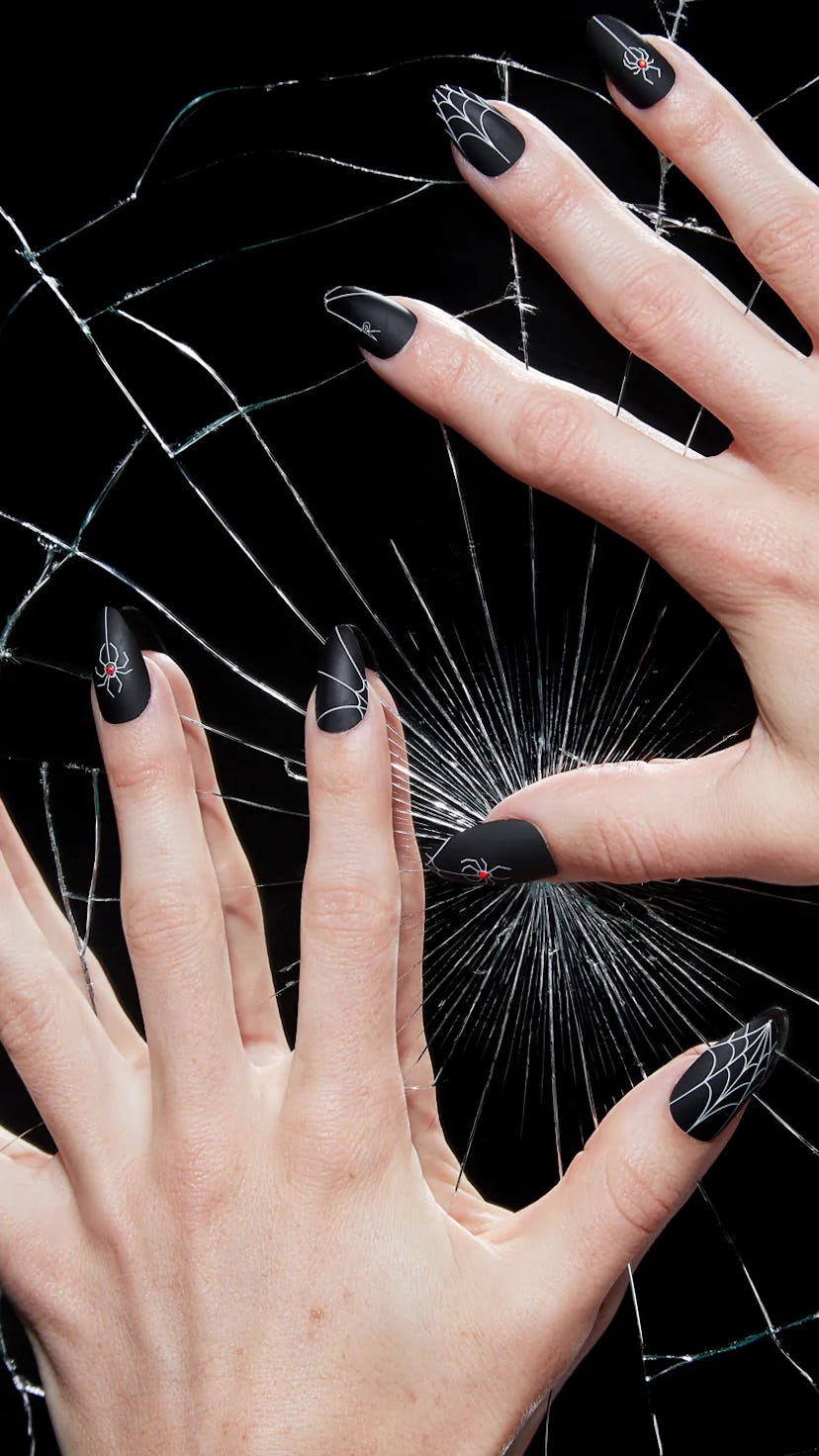 Cover picture of 10 spooky and cute press-on sets for instant halloween nails