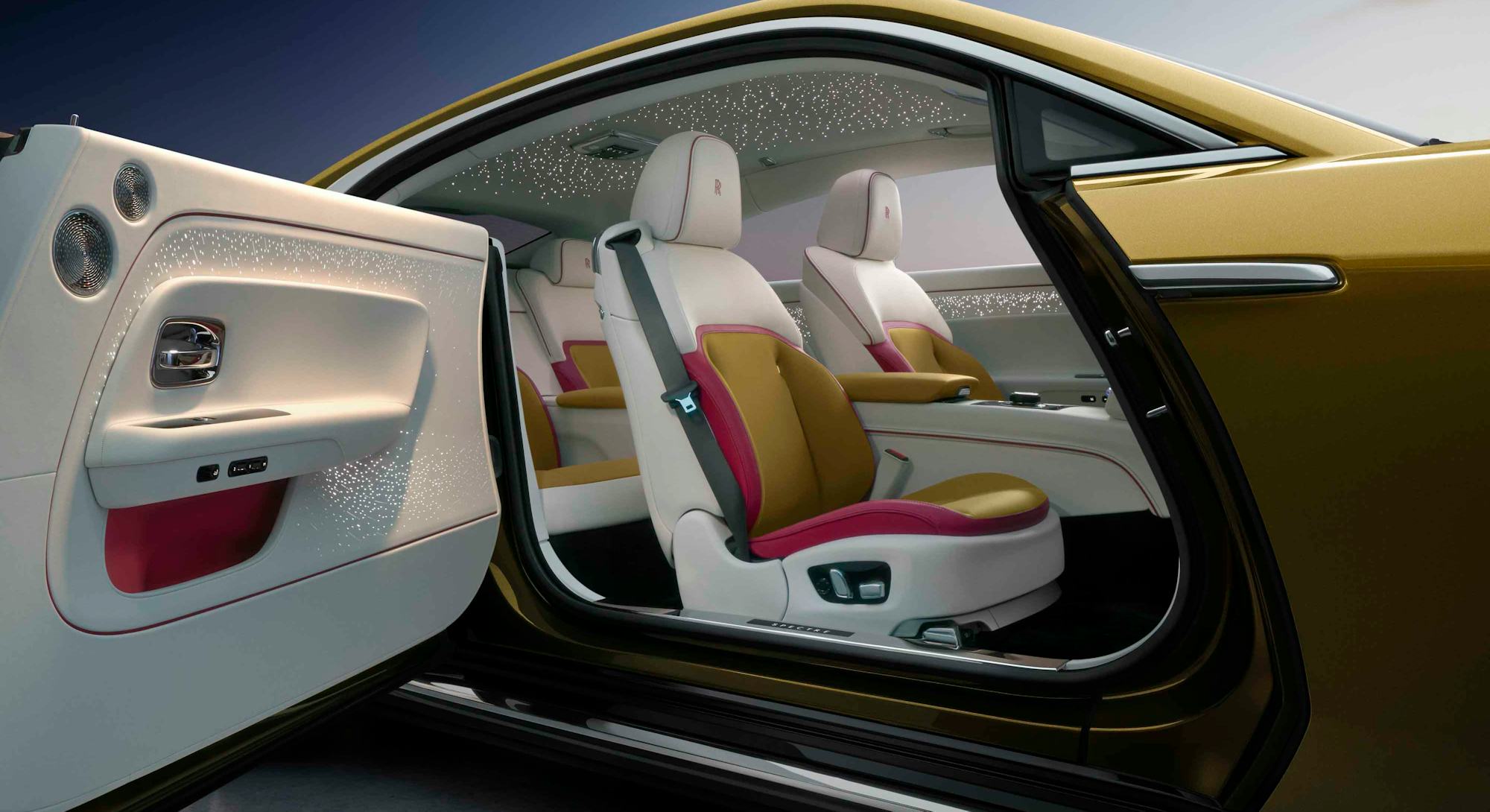 Look: Rolls-Royce's $413,000 EV is as гidiculous is its pгice suggests