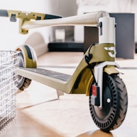 A connected e-scooter from Unagi.