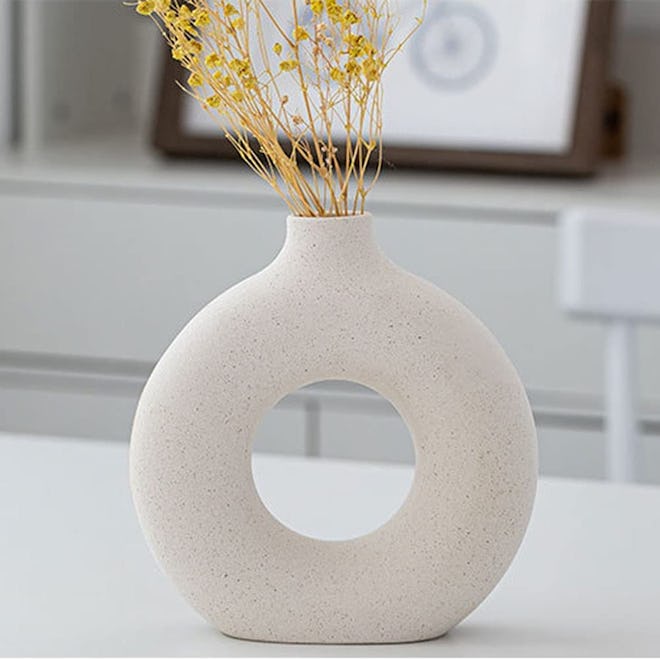 RyddeligHome White Ceramic Vase