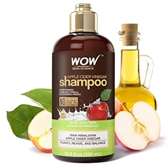 This apple cider noncomedogenic shampoo helps clarify hair and reduce build-up.