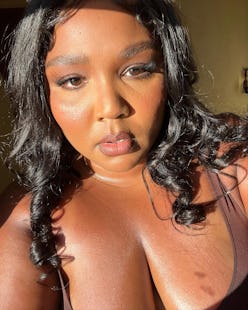 Lizzo natural skin selfie