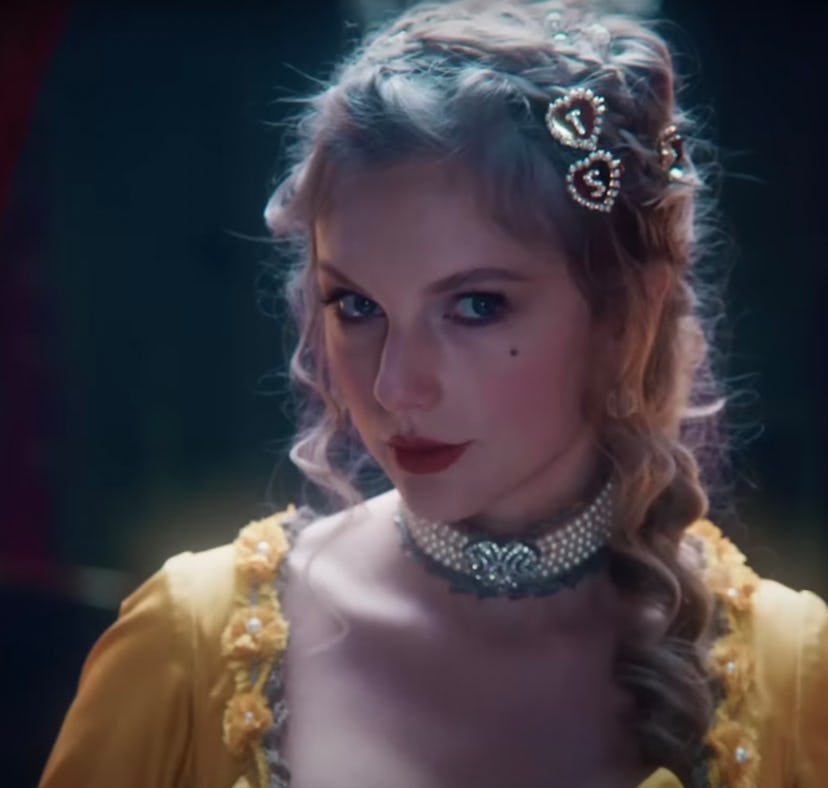 Fans found so many 'Speak Now' easter eggs hidden throughout Taylor Swift's "Bejeweled" music video.