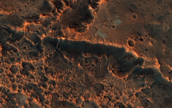 Embora a superfície de Marte pareça estar vazia, pode haver atividade abaixo da superfície.