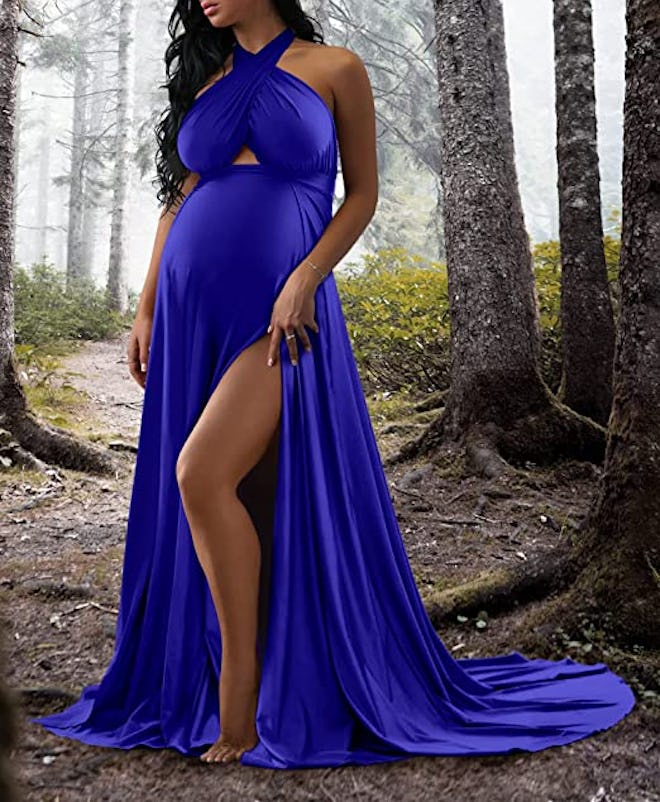 With its uniquely convertible design, this Kentysill style is one of the best maternity dresses for ...