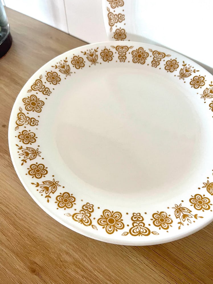 This '70s plate is like Taylor Swift's "Anti-Hero" music video decor. 