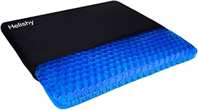 This gel travel seat cushion has a honeycomb design that's cooling and breathable.