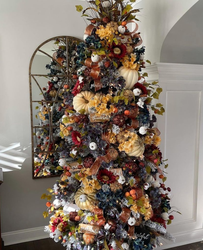 an example of a Thanksgiving Christmas tree 