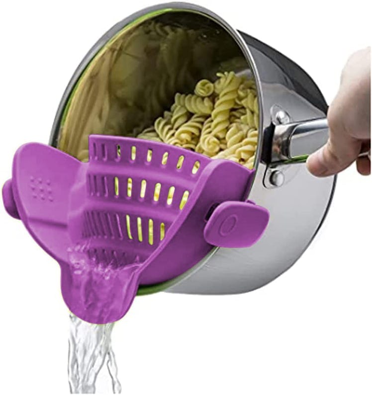 Kitchen Gizmo Snap N Strain Pot Strainer 