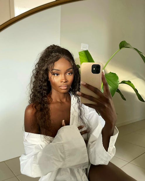 Nikki Thot with curly hair mirror selfie