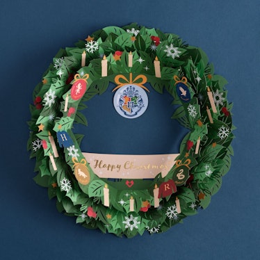 This holiday wreath is part of Lovepop's 'Harry Potter' card collection. 