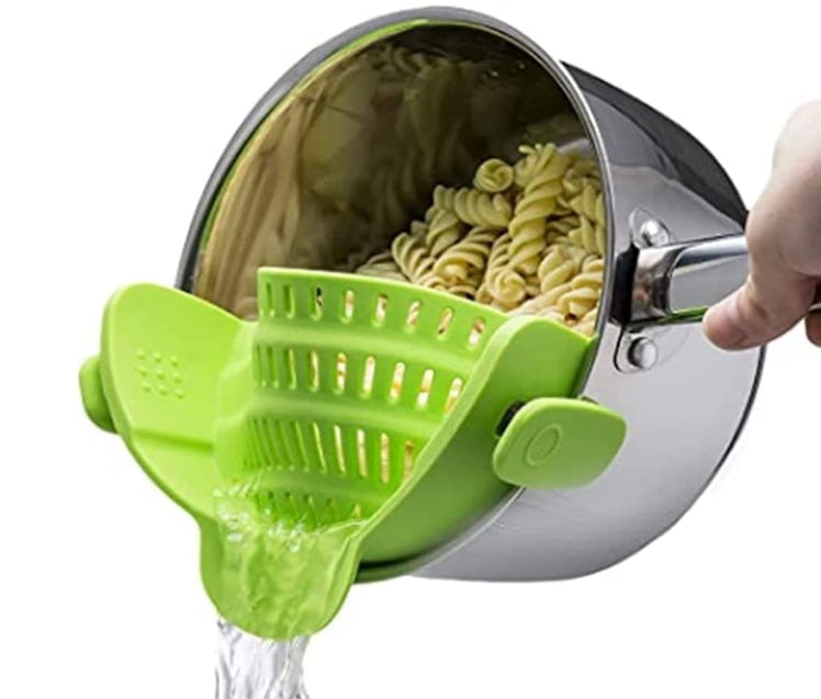 Kitchen Gizmo Snap-On Pot Strainer