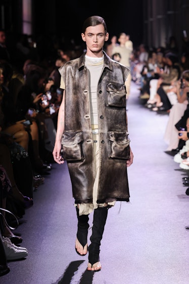 Miu Miu Spring 2023 Paris Fashion Week Review: A Minimal '90s Uniform