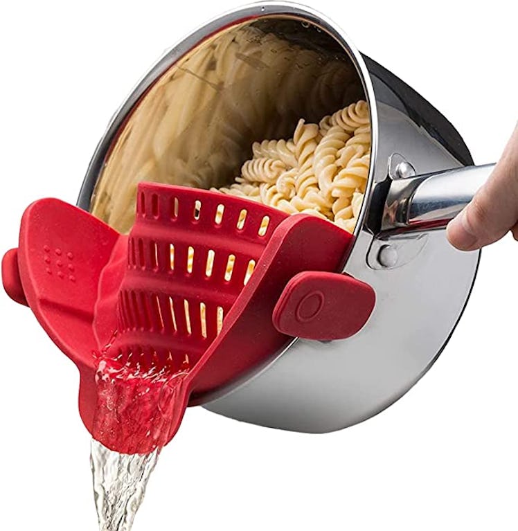 Kitchen Gizmo Snap N Strain Pot Strainer