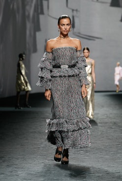 TWEED IN CHAINS SPRING-SUMMER 2022 READY-TO-WEAR SHOW - CHANEL