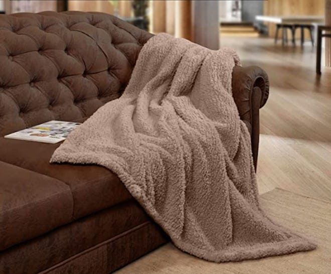 GREEN ORANGE Sherpa Throw Blanket