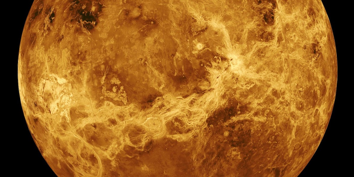 Las nubes de Venus pueden ser habitables: un sobrevuelo tripulado puede confirmar la teoría