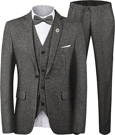 A three-piece, gray suit a la Jamie Dutton is the perfect Yellowstone costume for Halloween.