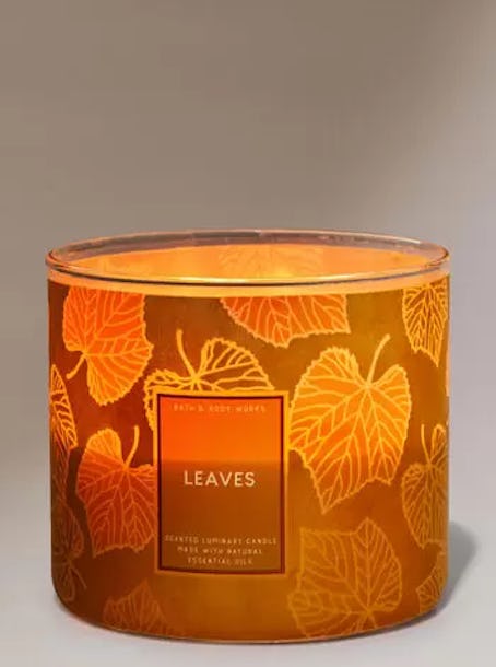 The Bath & Body Works fall 2022 candle sale includes the Leaves candle. 