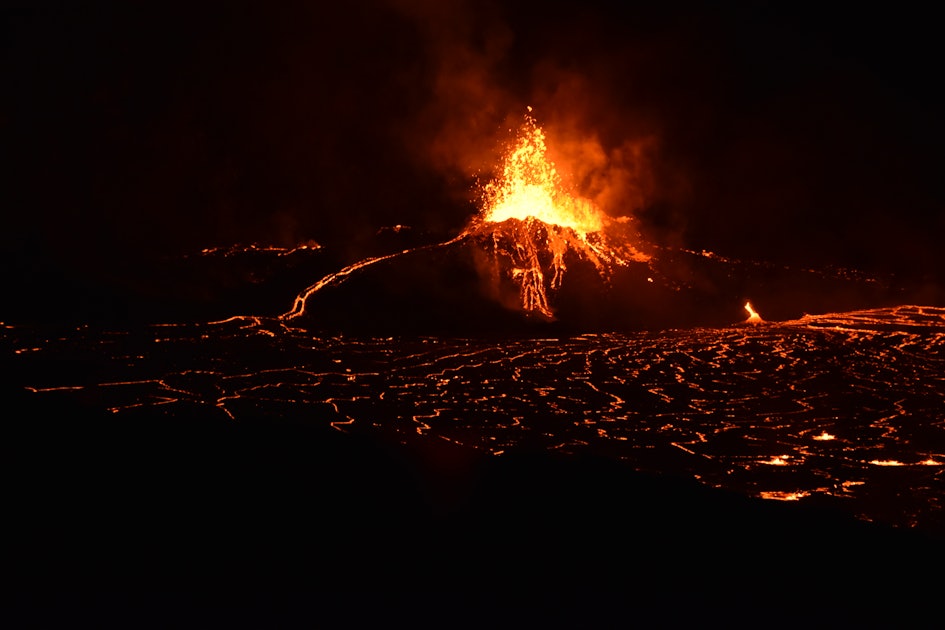 Visitors Flock To See A Never-Ending Eruption At Kīlauea Name National Park