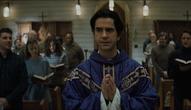 Hamish Linklater as Father Paul Hill in the show The Midnight Club