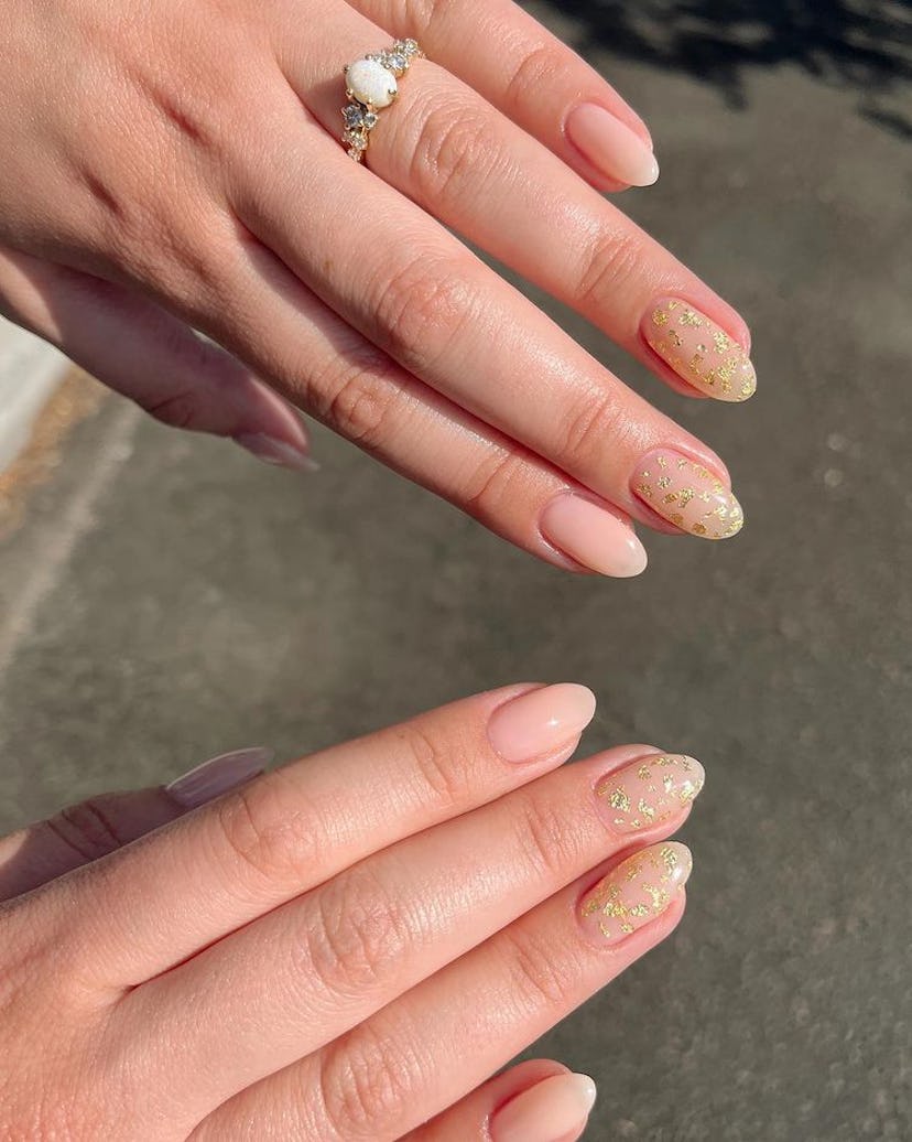 Gold-Infused Engagement Nails That Shine