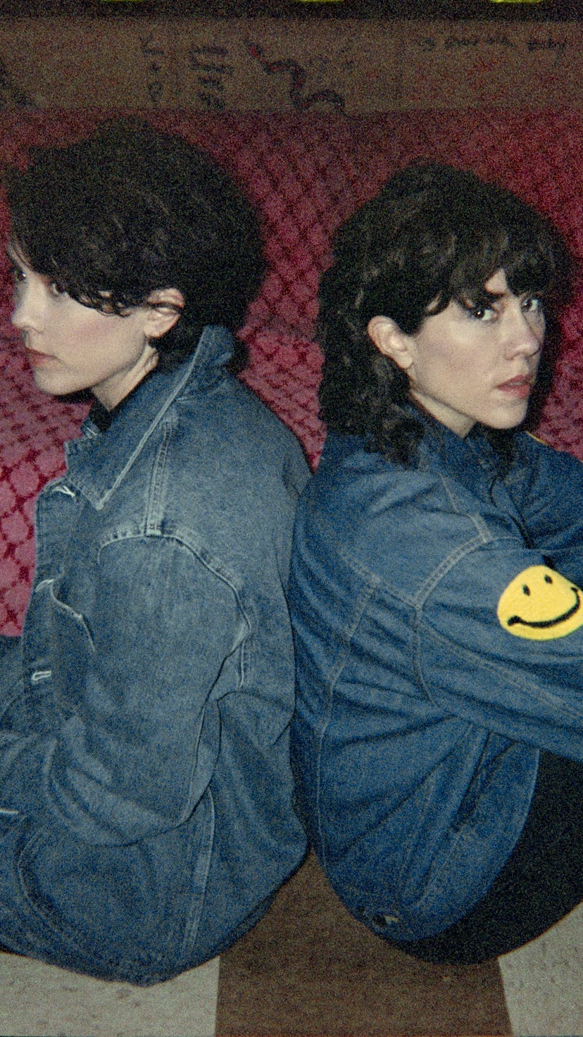 Tegan (left) and Sara Quin