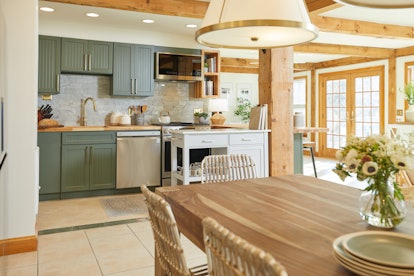 The Home Depot and Vrbo vacation rental home makeover has a fully decorate kitchen and dining room.