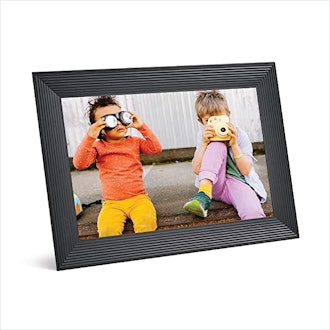 The Aura Carver HD Smart Digital Picture Frame is one of the best gifts to give your Mother-in-law f...